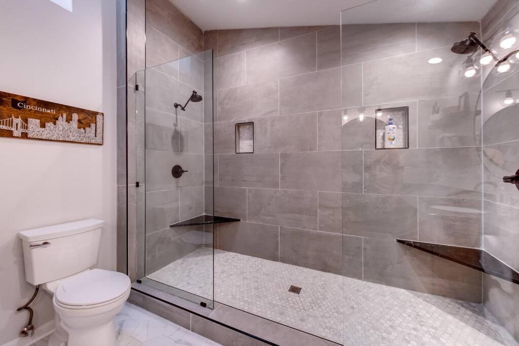 The Riverhaus: Skyline Views, Mins to DT Cincy - Housity