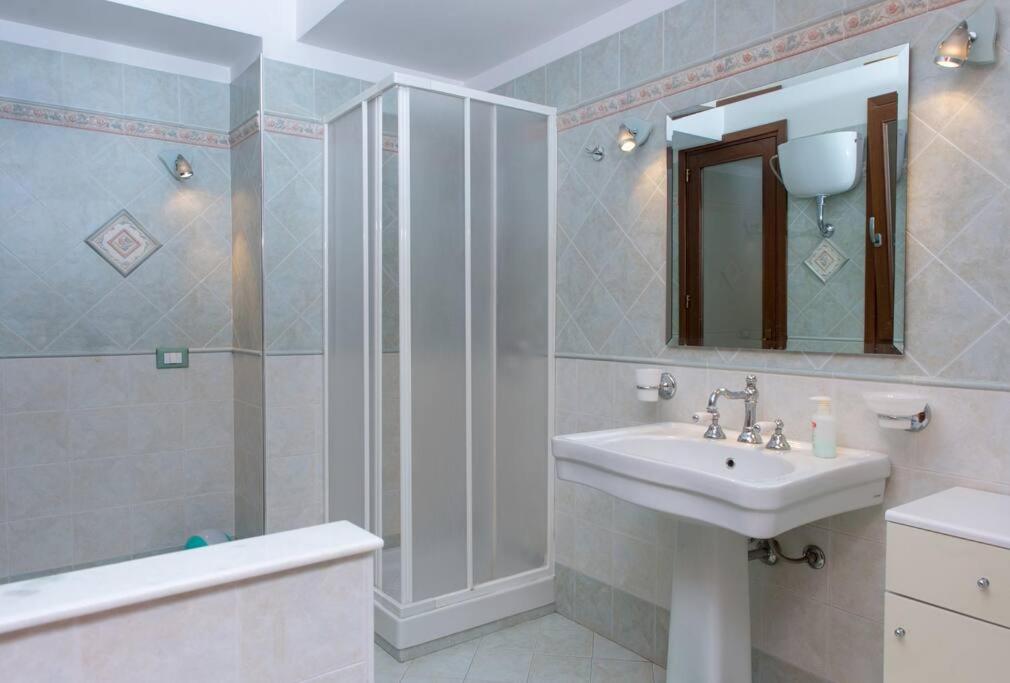 Il Sole e La Luna - Housity