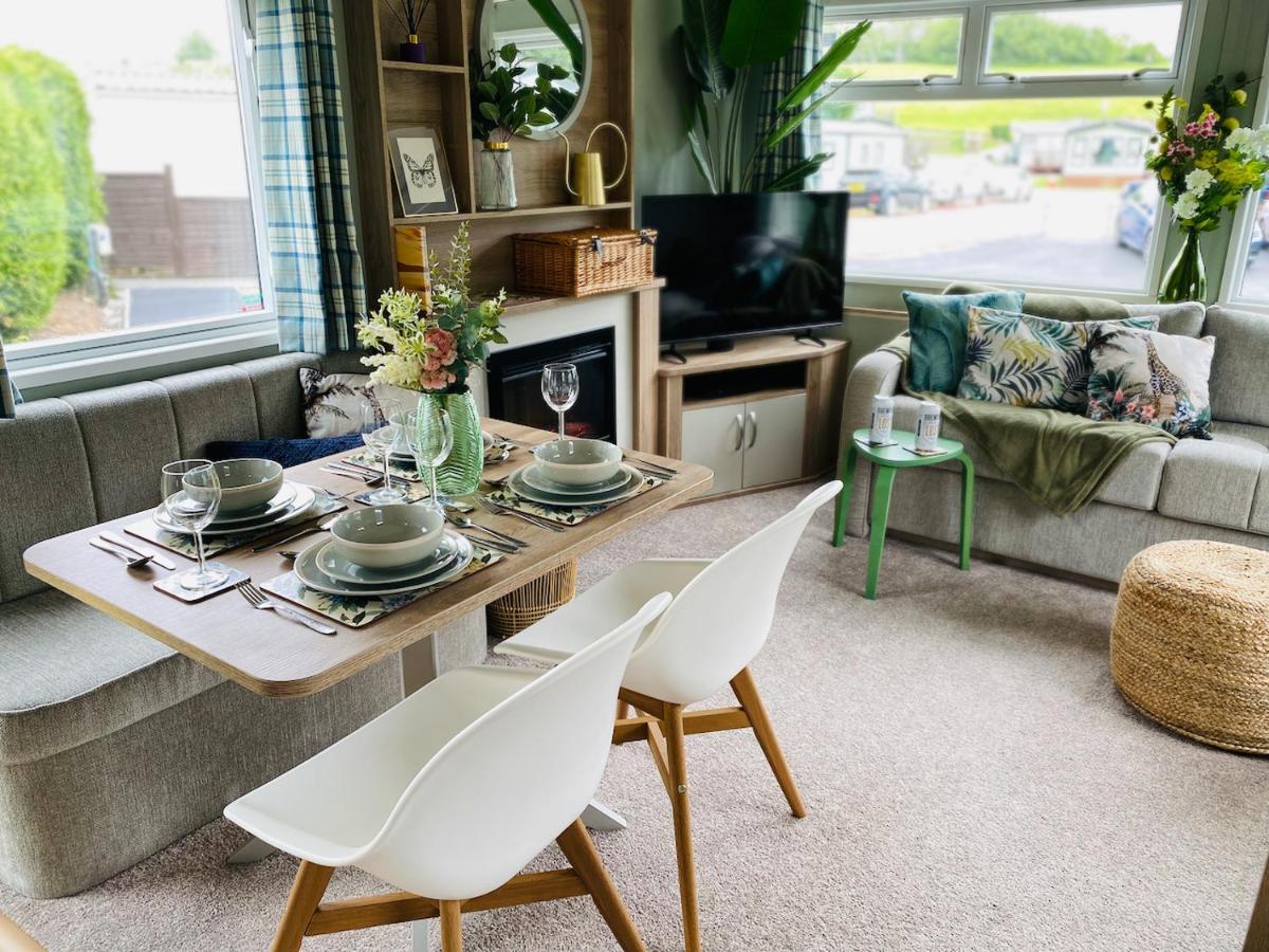 The Sanctuary Holiday Home - Escape the Ordinary - Housity