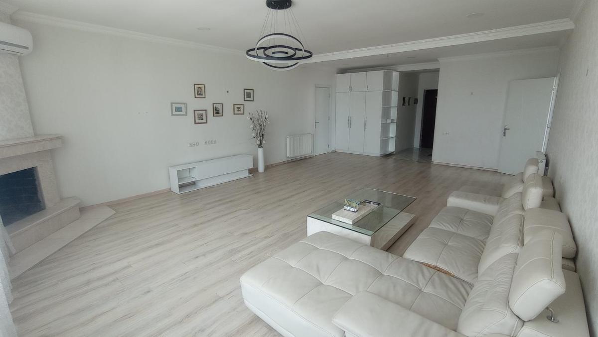 Suitetrails - LUX SABURTALO APARTMENT