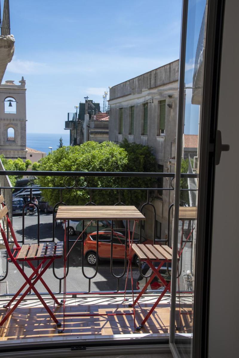 Castalia Apartments & Rooms Duomo Taormina - Housity