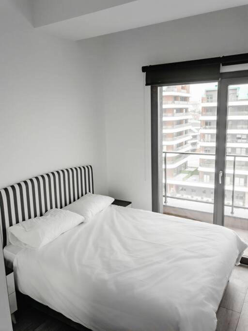 Amazing Seafront new 4 Bedrooms flat with free Wi-Fi - Housity