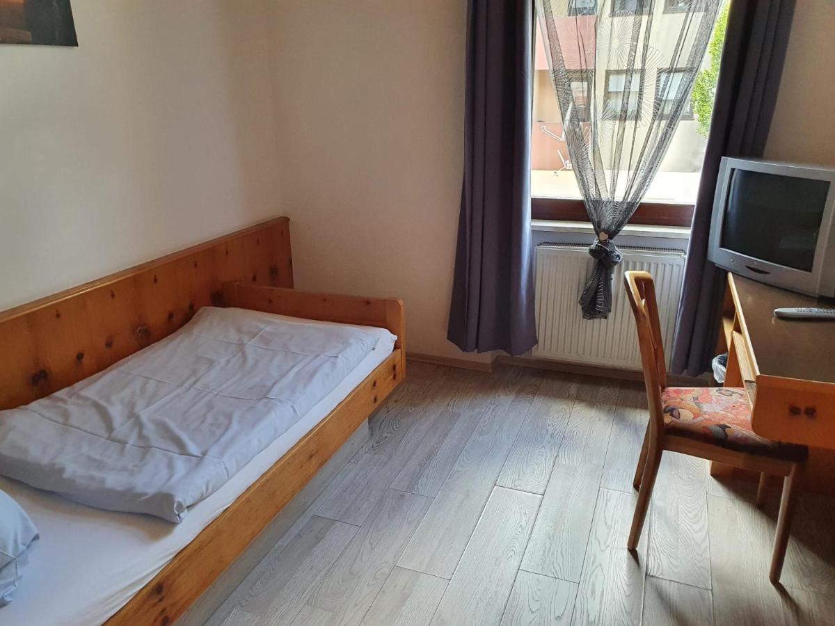 Stay2Night Hotel - Housity
