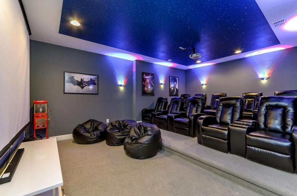 ENCORE ELITE 11 Bedroom PRIVATE POOL SPA PROF MOVIE THEATER POOL TABLE GAME ROOM - Housity