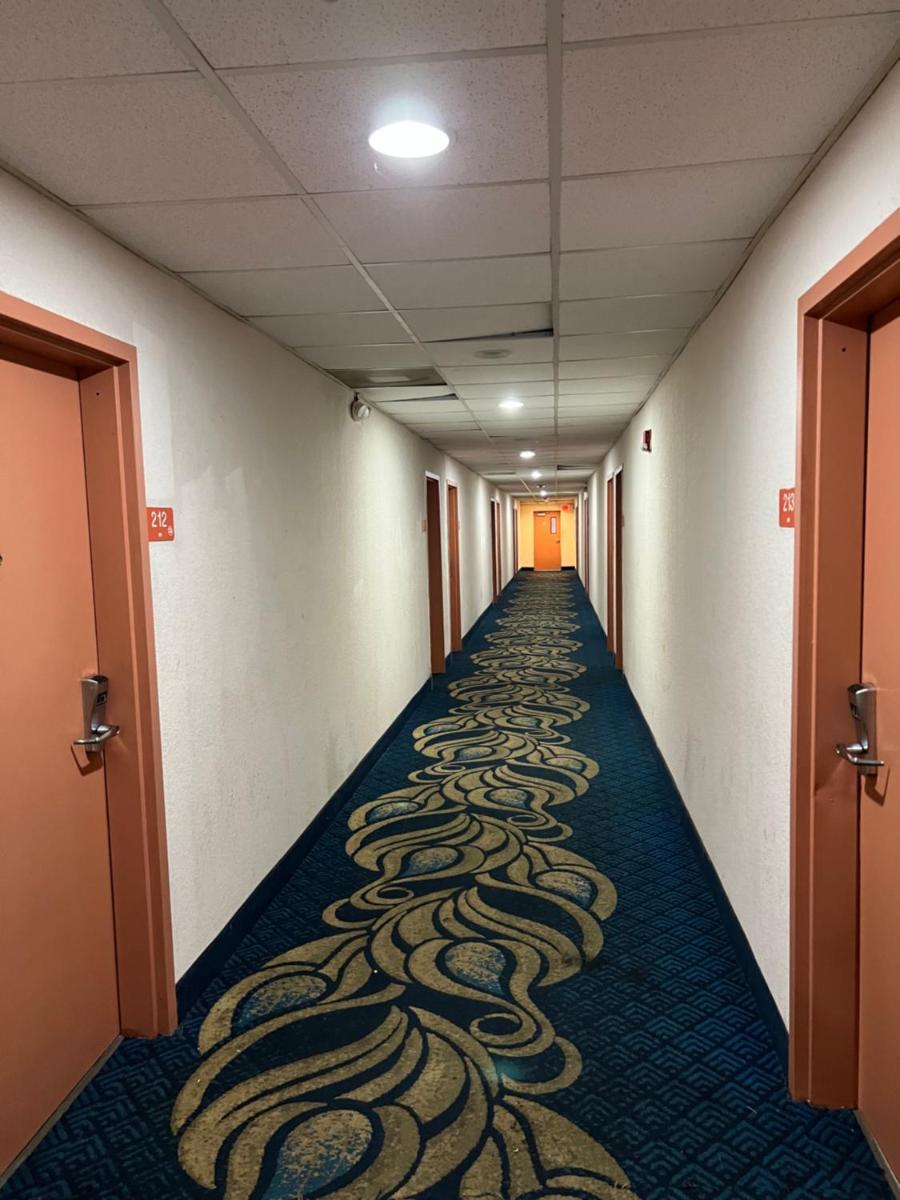 Metro Inn & Suites - Housity