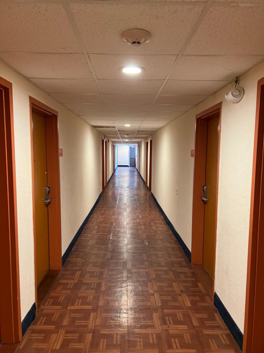 Metro Inn & Suites - Housity