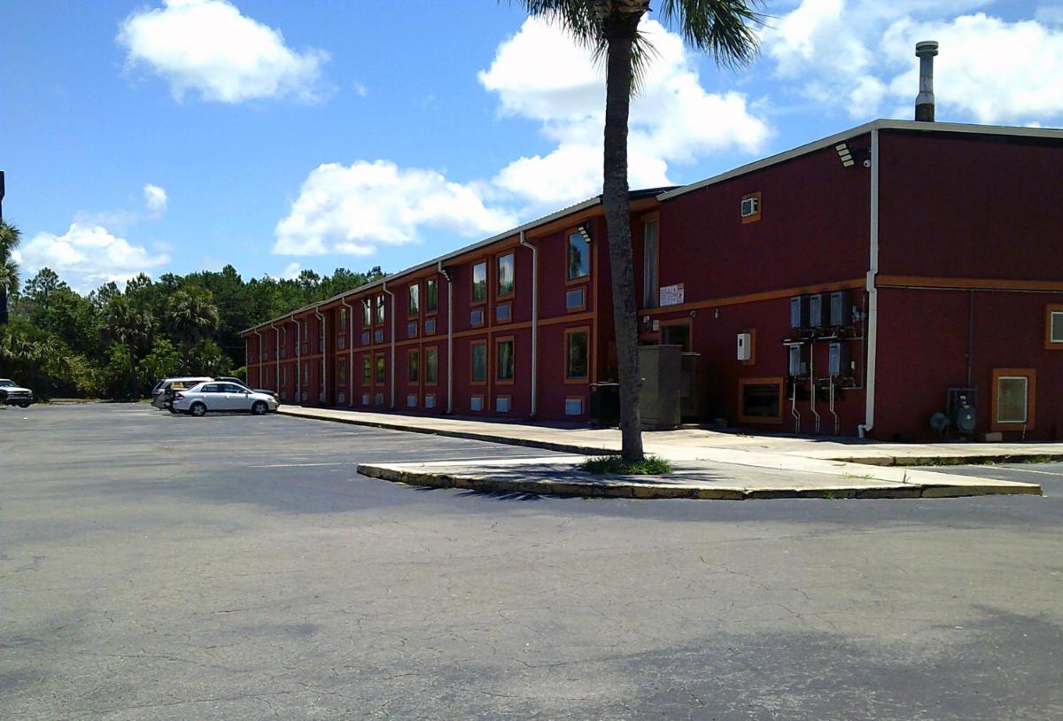 Metro Inn & Suites - Housity