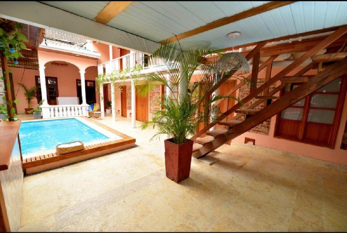 CA-7 HABITACION EN LA CIUDAD AMURALLADA EN CARTAGENA CON PISCINA Y WIFi - Housity