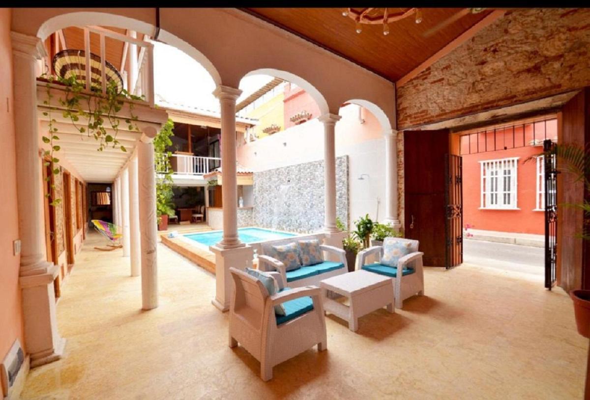 CA-7 HABITACION EN LA CIUDAD AMURALLADA EN CARTAGENA CON PISCINA Y WIFi - Housity