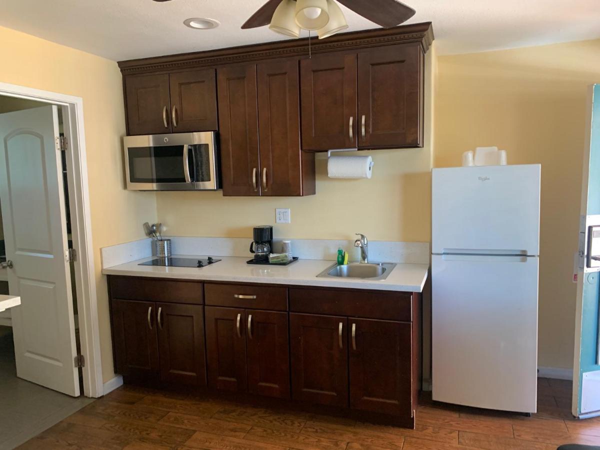 Oasis Inn and Suites - Housity