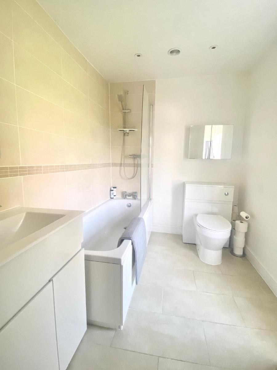 1850’s Renovated New Forest House with Hot Tub - Housity
