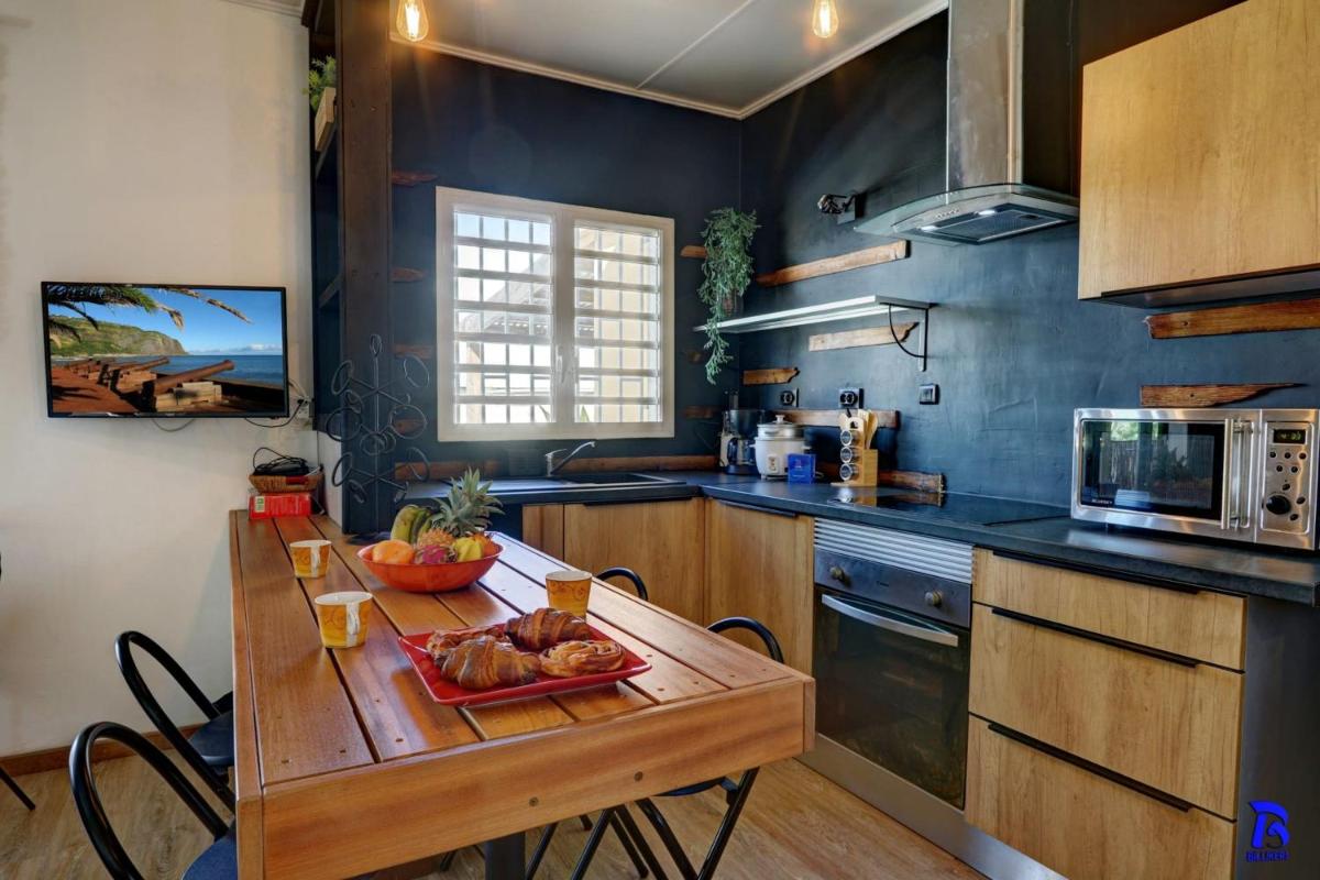 L'atelier du Clocher 2 chambre proche du centre ville de saint Denis - Housity