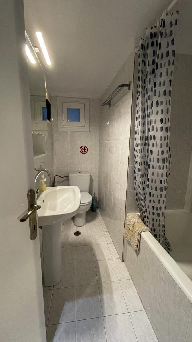 Vanilla - HappyHostGr - Downtown Apartment - Housity