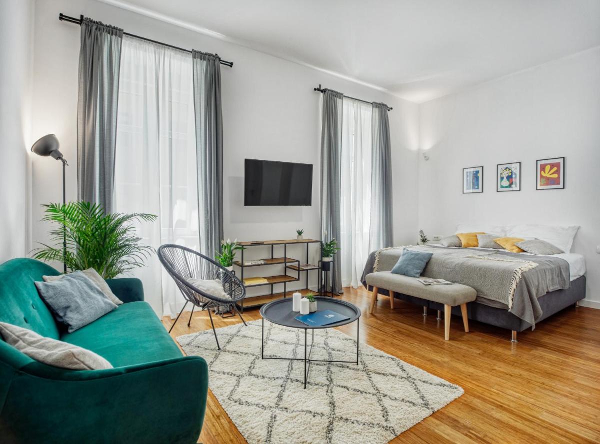 Berry Berry Studios by Flat White - Housity