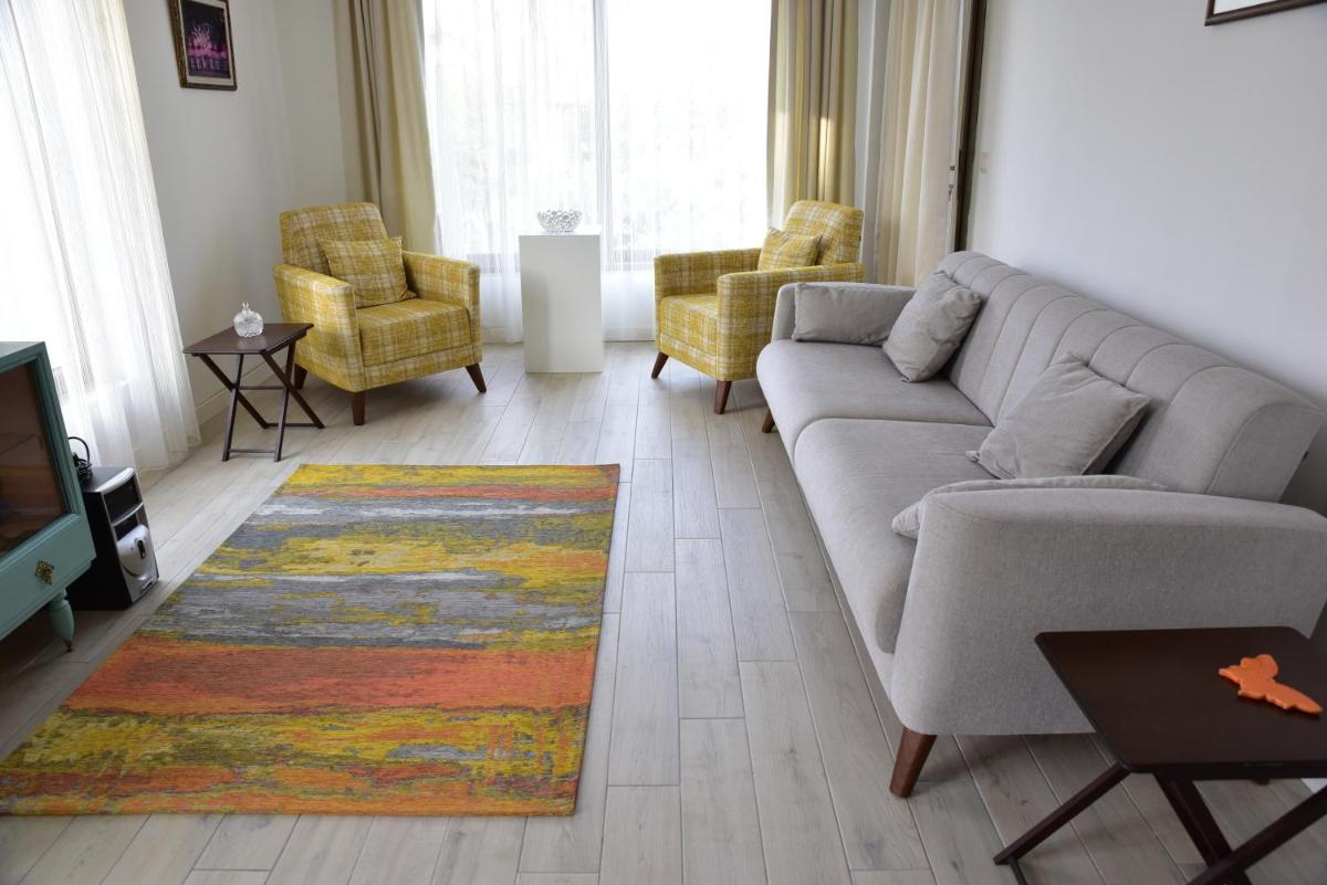 Almond House - Housity
