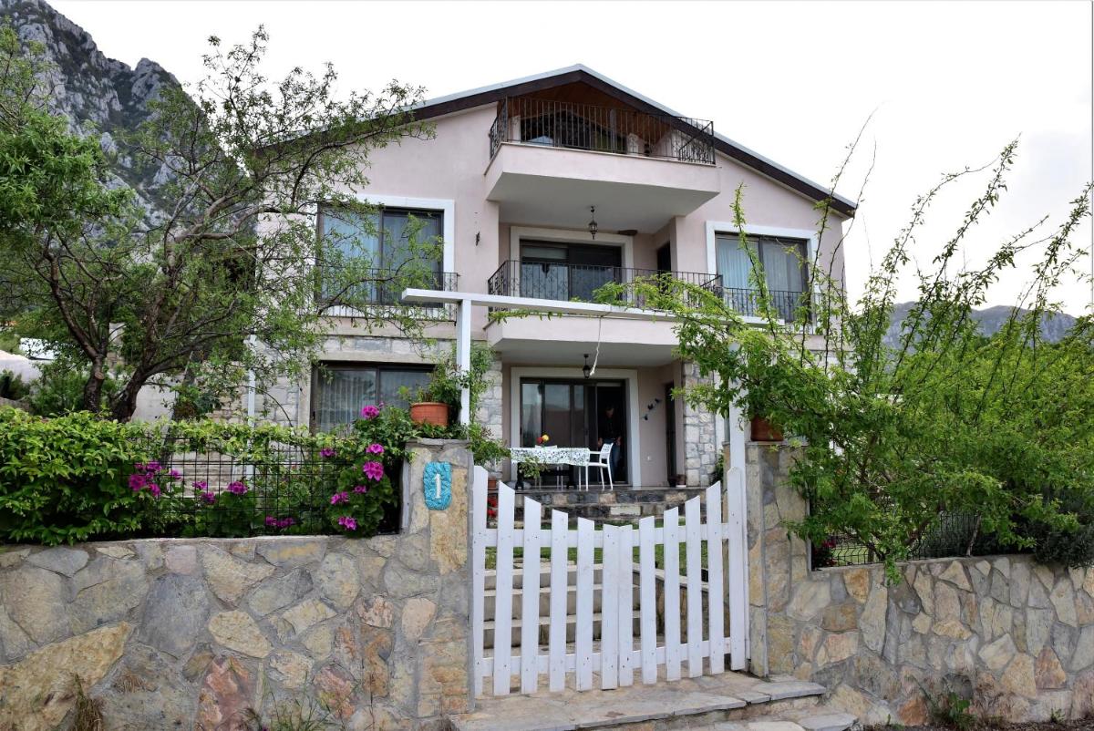 Almond House - Housity
