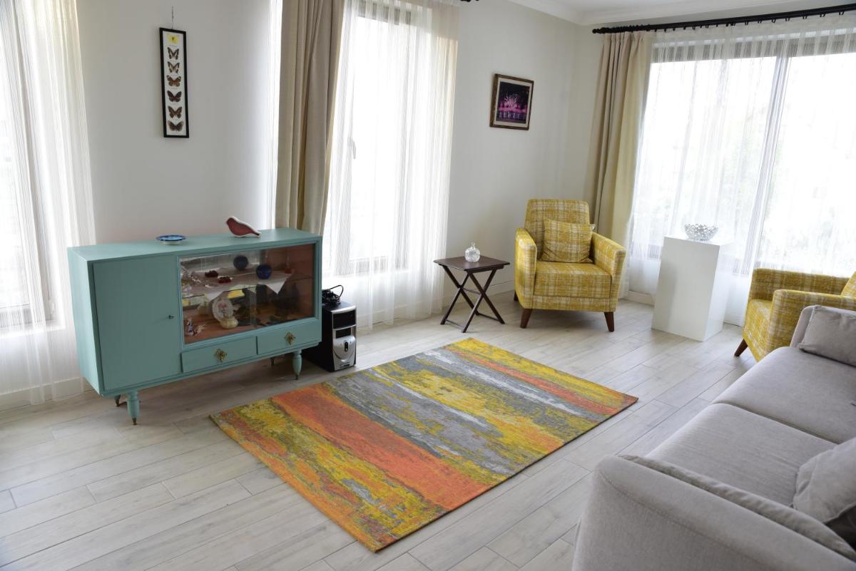 Almond House - Housity