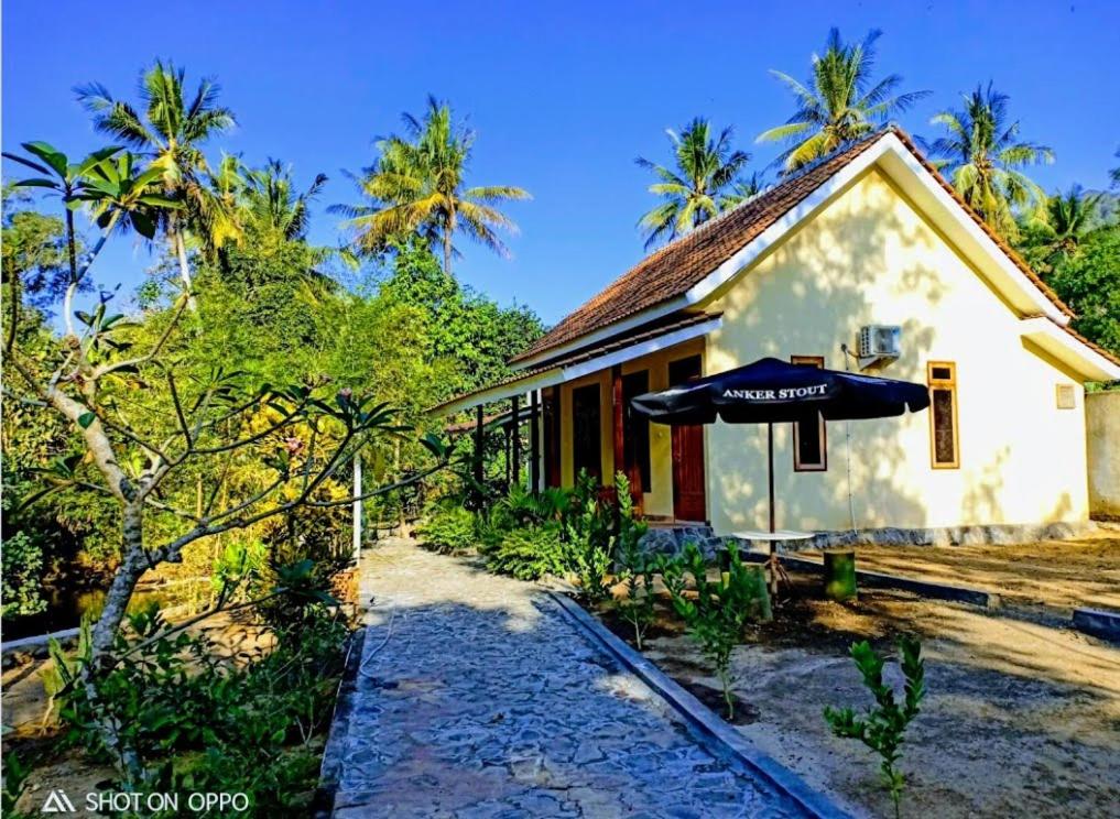 Rumah Mertua Pulau Merah - Housity