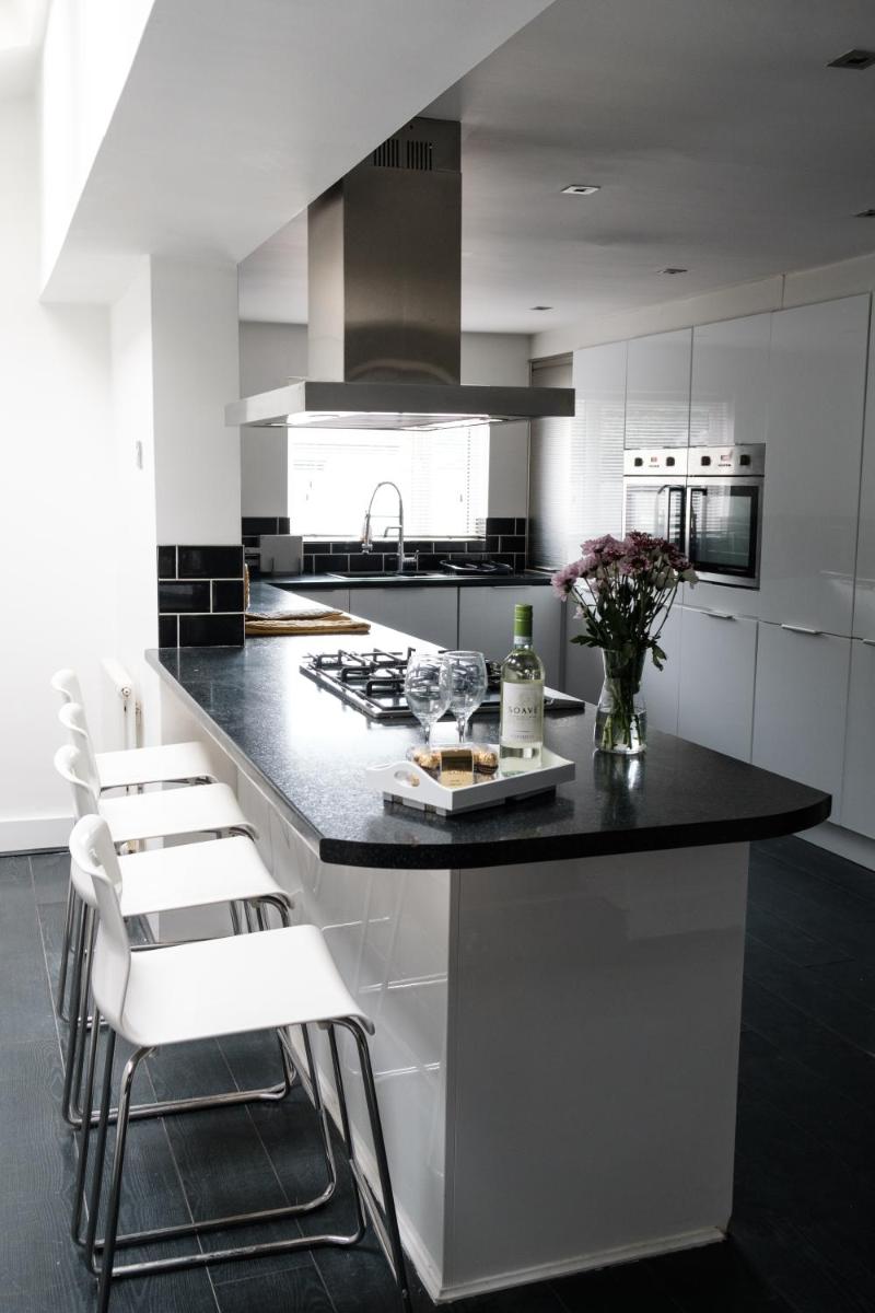 Gorgeous 3 Bedroom Victorian Townhouse - Housity