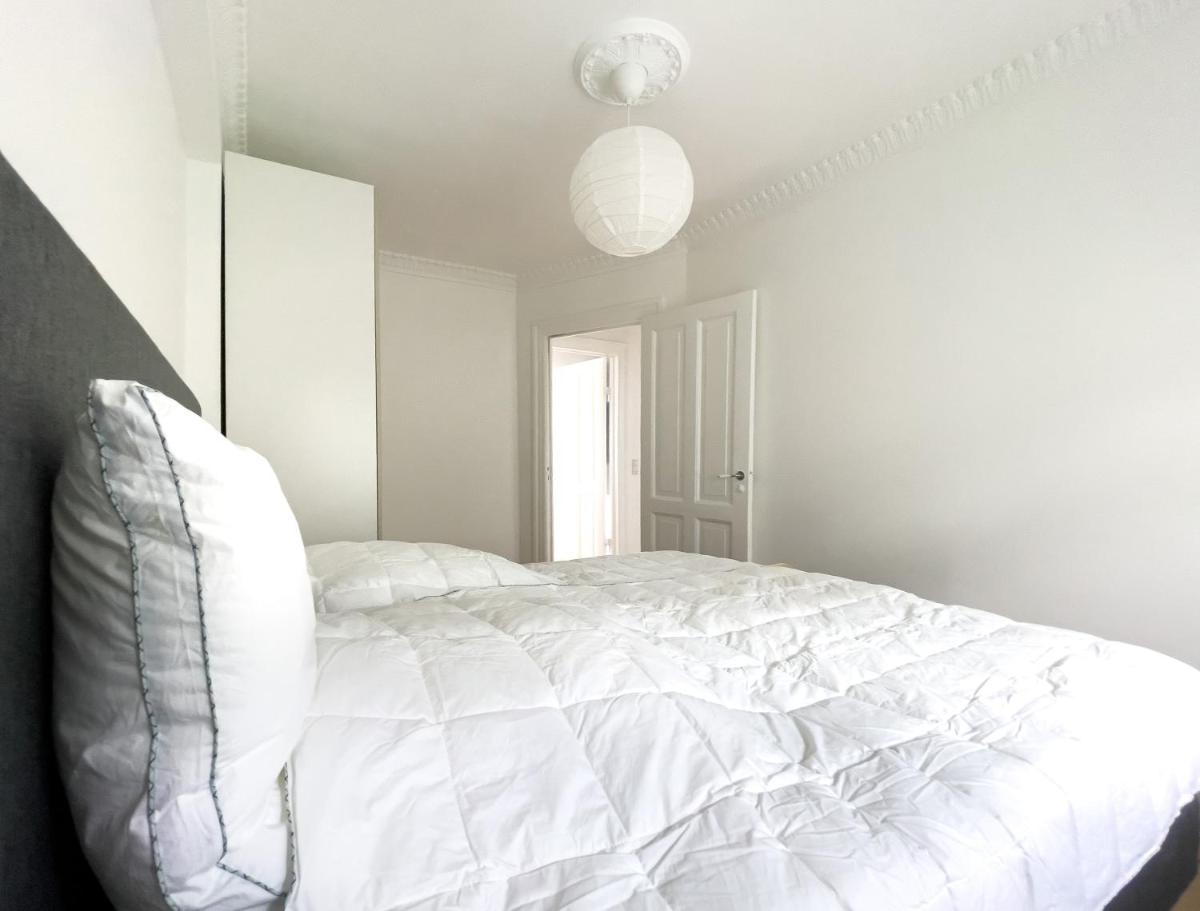 Stylish classic Danish design apartment - Housity
