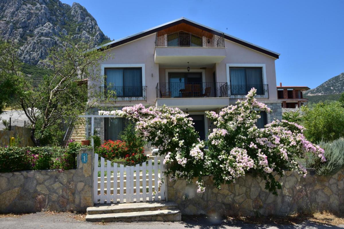 Almond House - Housity