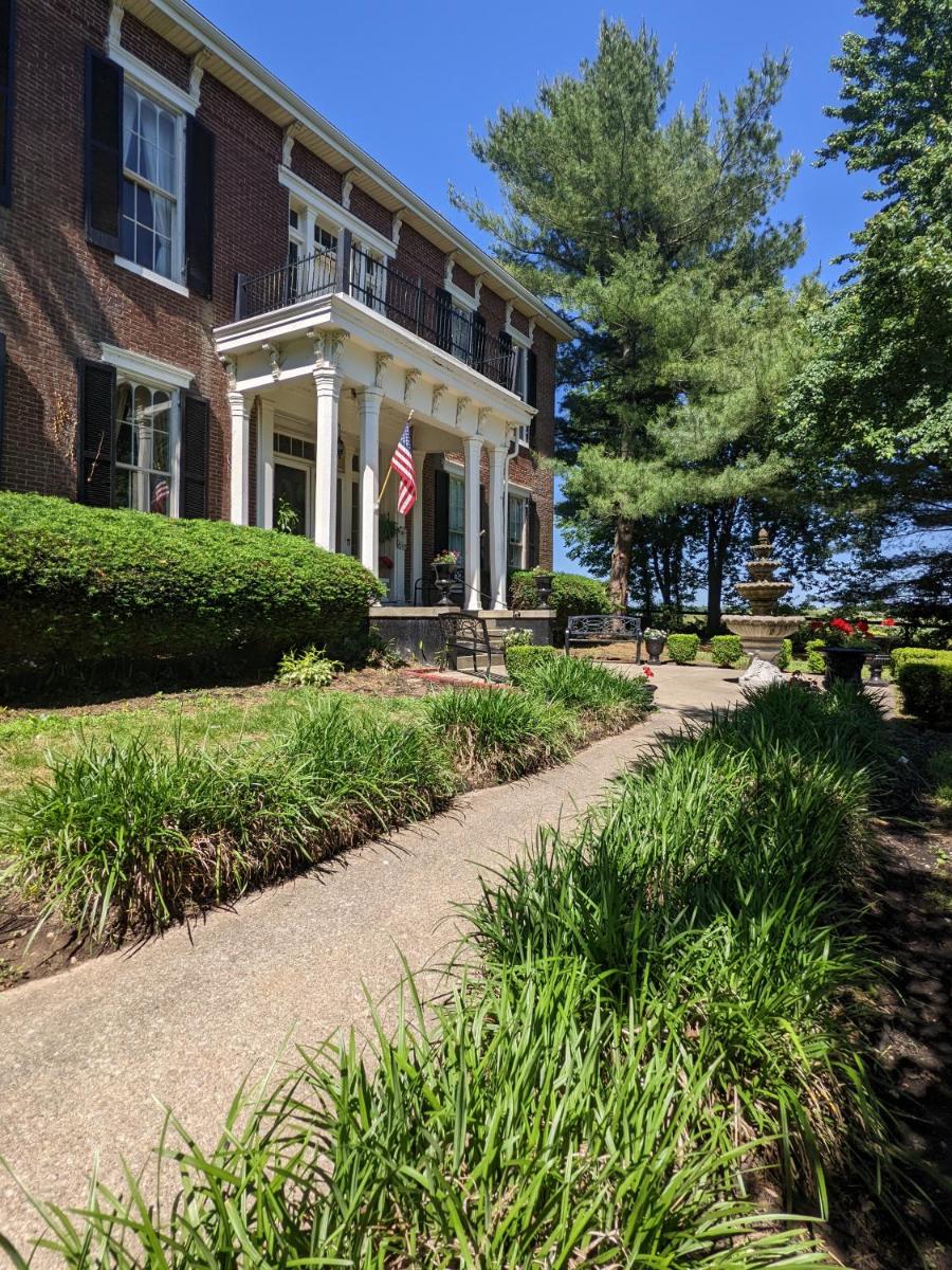 Maple Hill Manor Bed & Breakfast - Housity