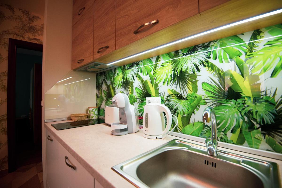 Romantic Getaway 1-BD Apartment with Sea View - Housity
