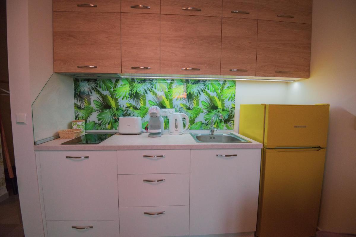 Romantic Getaway 1-BD Apartment with Sea View - Housity