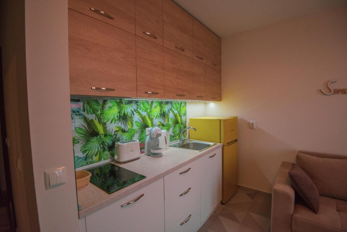 Romantic Getaway 1-BD Apartment with Sea View - Housity
