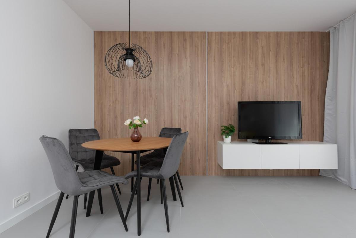Suitetrails - Nowe Bemowo Apartment by Renters