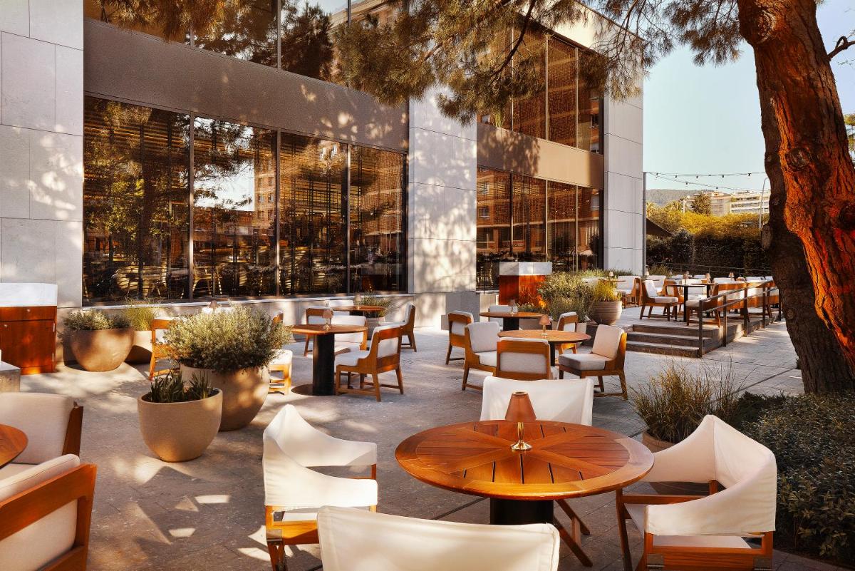 Un restaurante o sitio para comer en Grand Hyatt Barcelona