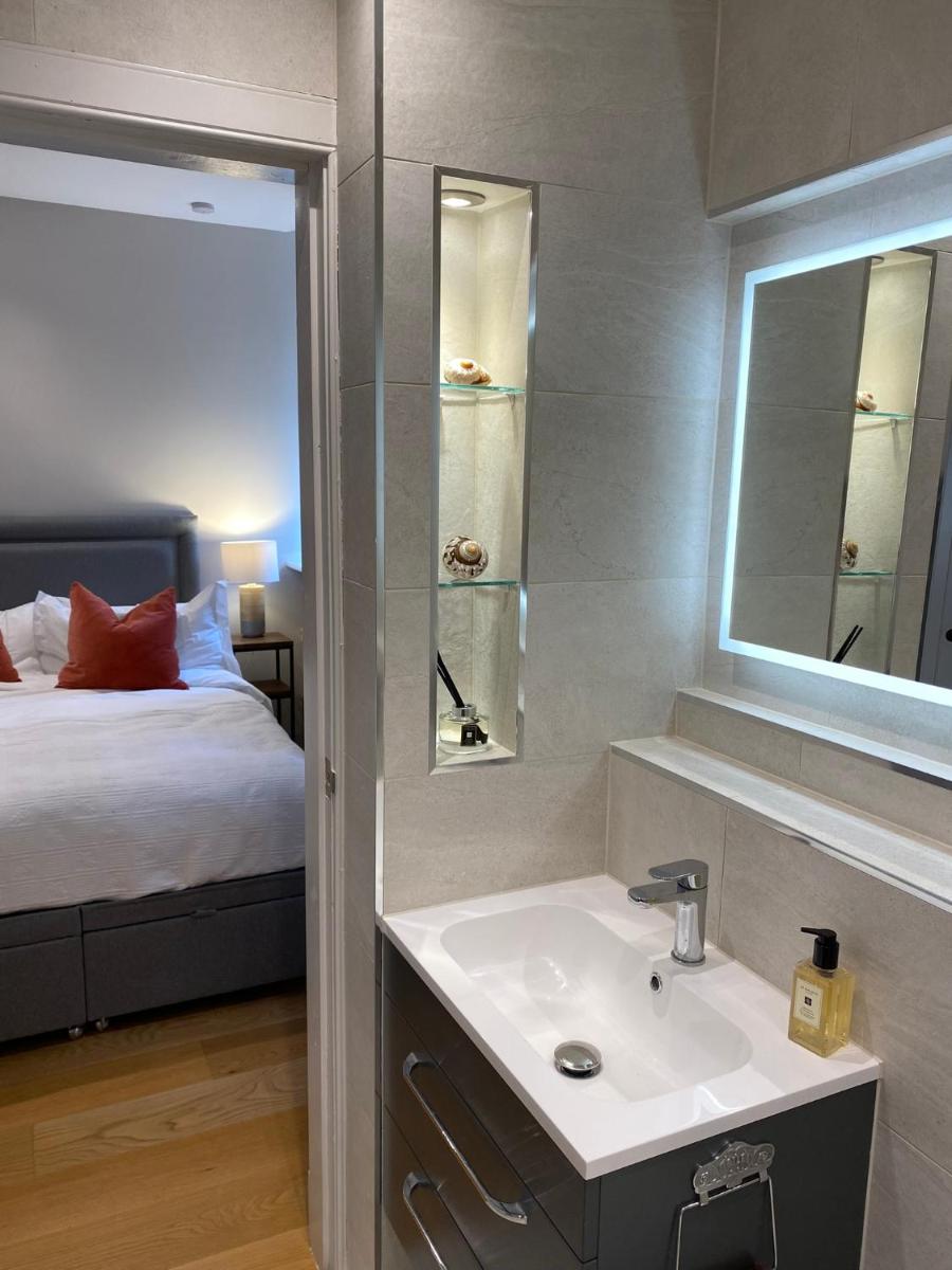 7 The Mews Belgrave crescent lane