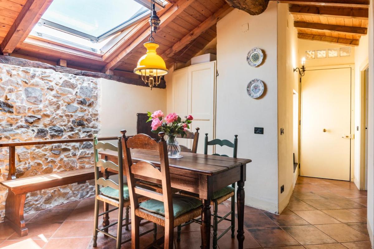 Nearby 5 Terre Lovely Mansarda - Housity