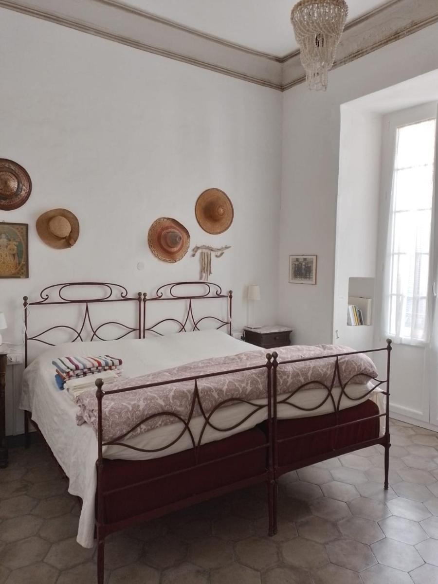 Finale ligure - Dimora storica in centro a 50 m dal mare - Housity