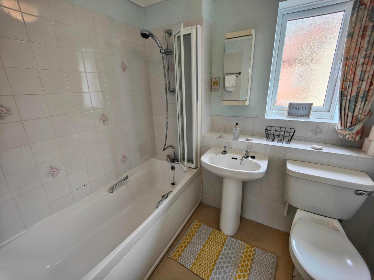 Frankland - Emsworth Harbour 3 Bedroom House - Housity