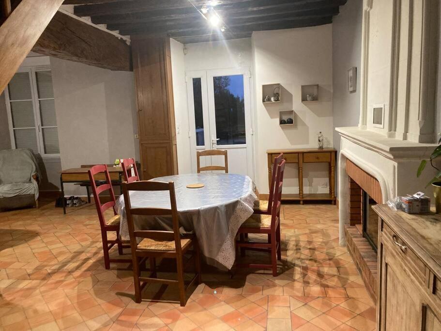 Gîte au bord de la rivière 3 chambres 9 couchages dont 3 en mezzanine - Housity