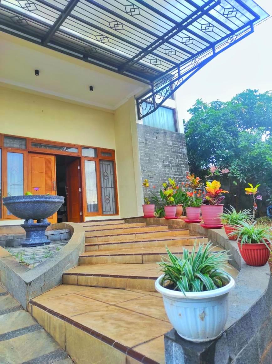 Homestay Parikesit Rent Full House - Housity