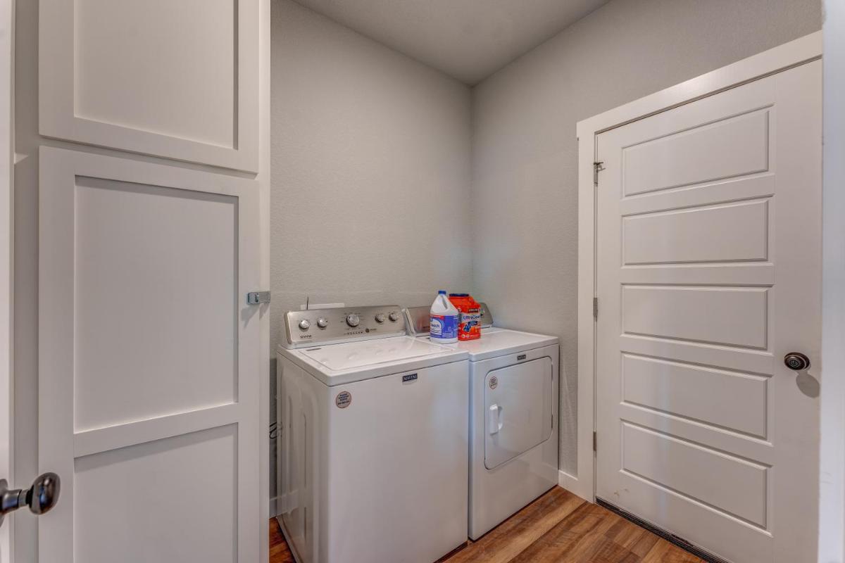 Modern MTB retreat with Bike Repair/Wash/Parking - Housity