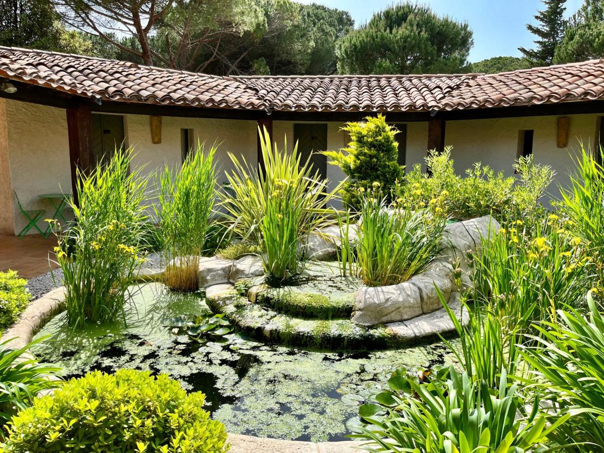 Jardin de l'établissement Auberge Val Moureze Hôtel & Spa