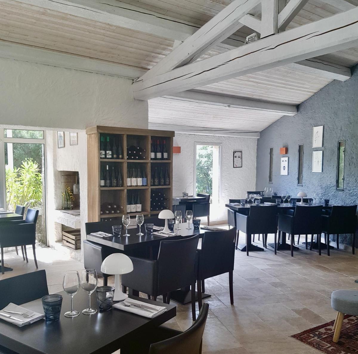 Coin salon dans l'établissement Auberge Val Moureze Hôtel & Spa