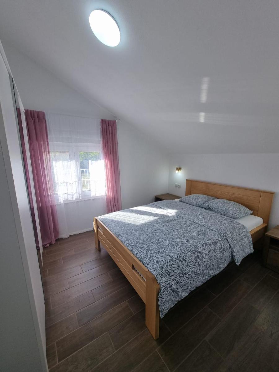 Zekic Family Apartments with Large Garden & Private Parking Quiet Area Lopar - Housity