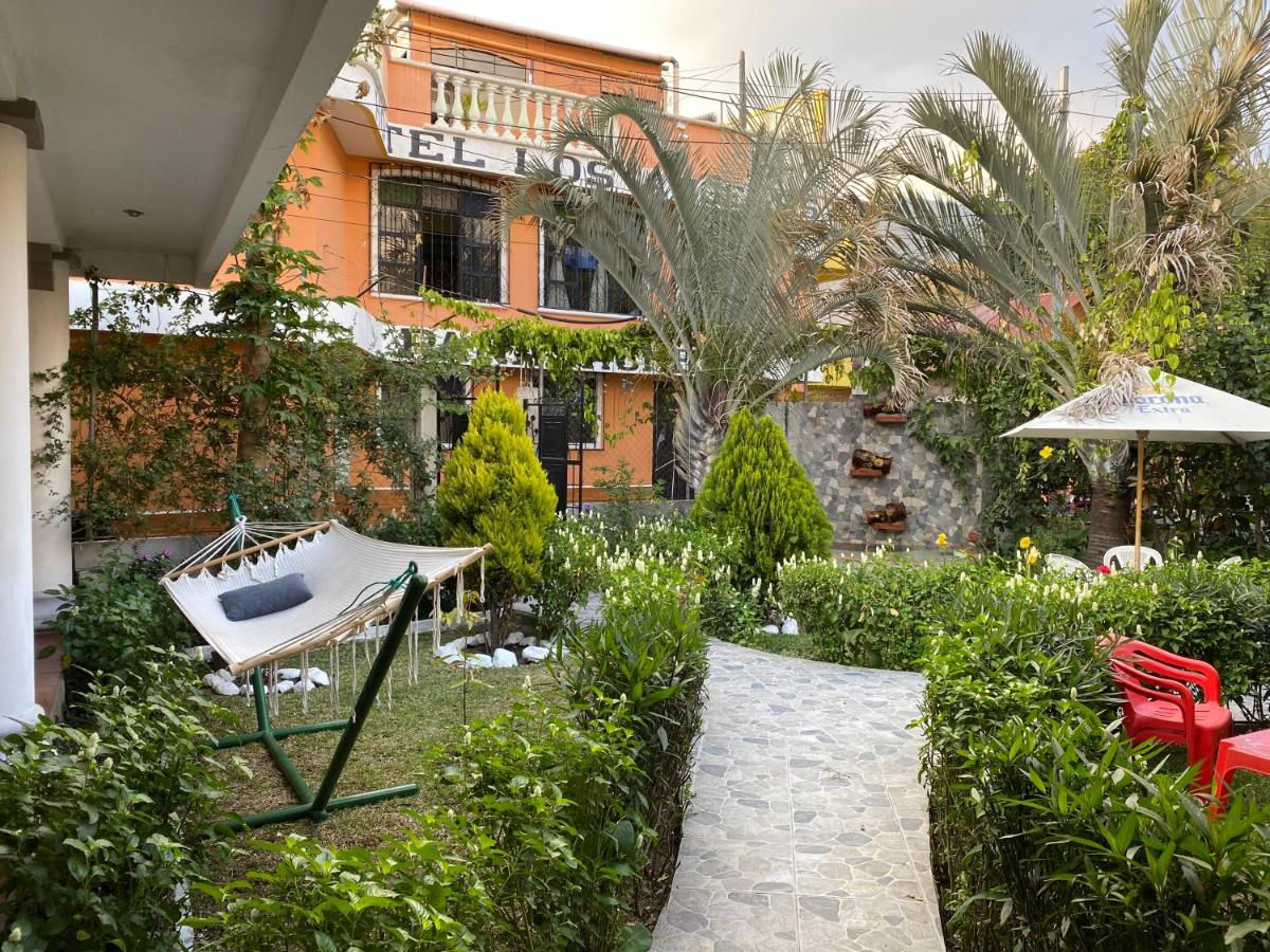 Hotel Los Angeles Panajachel - Housity