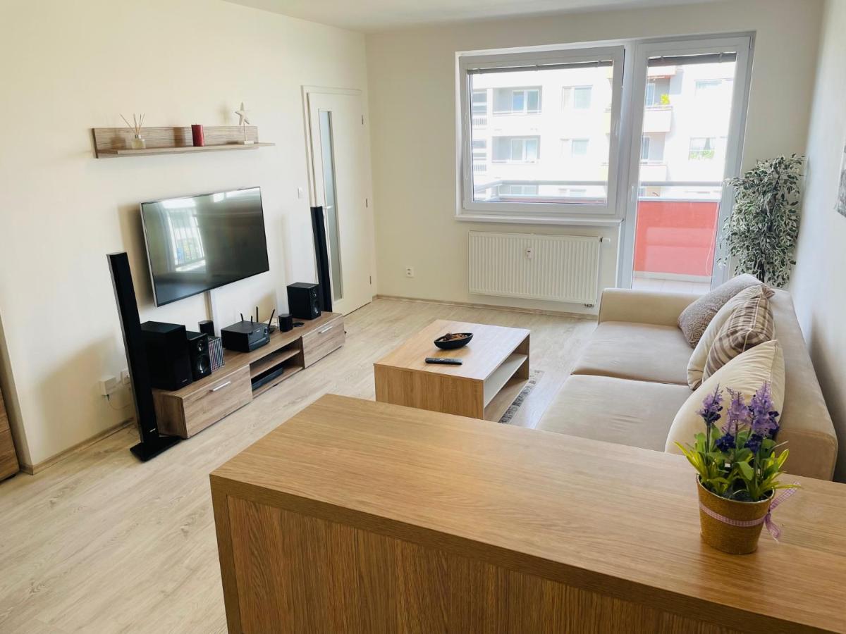 SGL apartment Liptovska with free parking - Housity