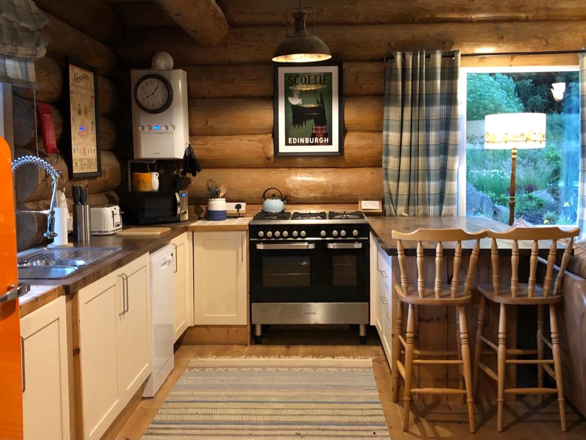 Willowmere Cottage - Luxury Log Cabin - Housity