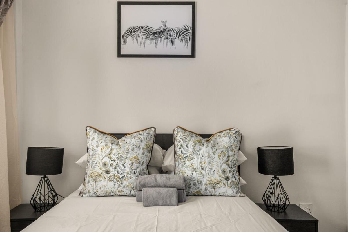 V&S Apartments - Immaculate Luxury Apartment in Fourways, Johannesburg - Housity