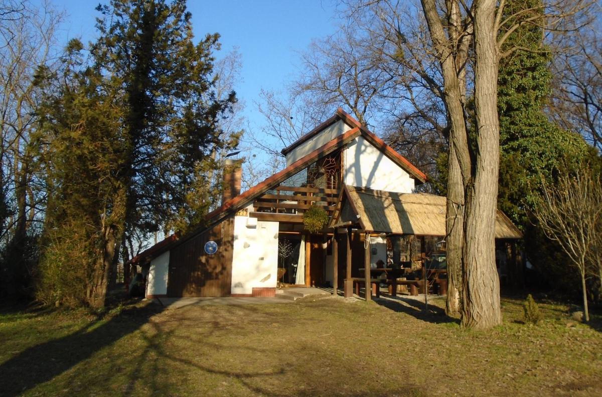 Cozy 2 - bedroom house close to the river Danube - Housity