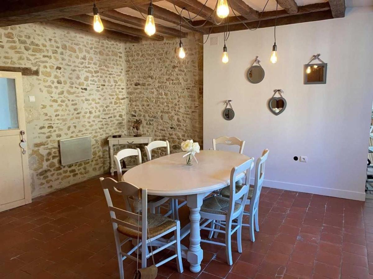 Maison de Village avec Jardin, Parc Privé et Box Fibre, Animaux Bienvenus, à 15 min du Mans - FR-1-410-333 - Housity