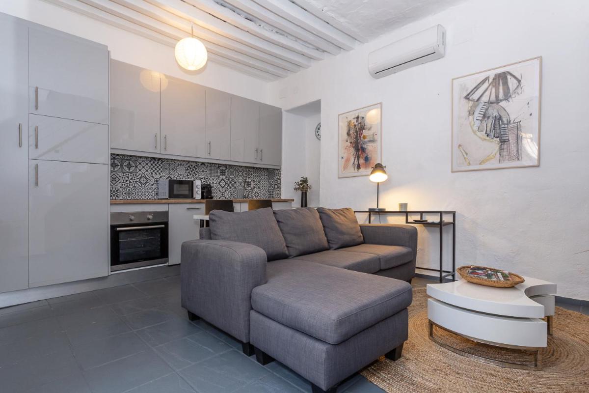 Enjoy Estepona at our Fully equipped 2BR Town House, Beach- 1MIN - Housity