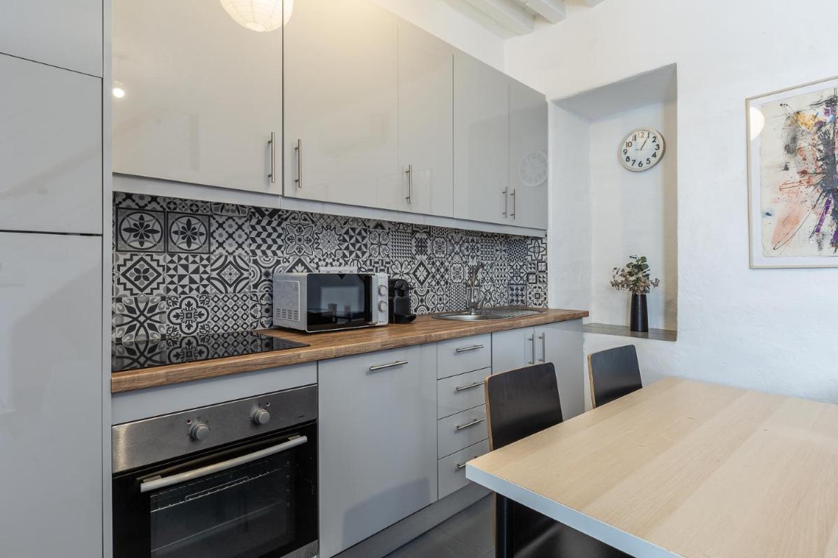 Enjoy Estepona at our Fully equipped 2BR Town House, Beach- 1MIN - Housity