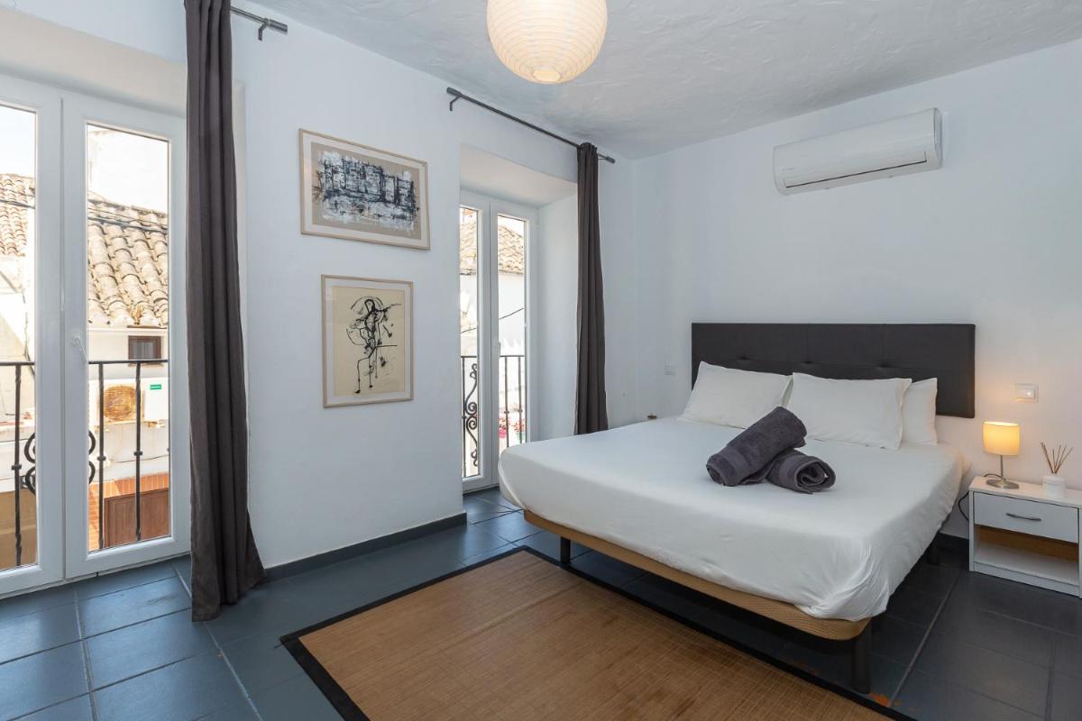 Enjoy Estepona at our Fully equipped 2BR Town House, Beach- 1MIN - Housity